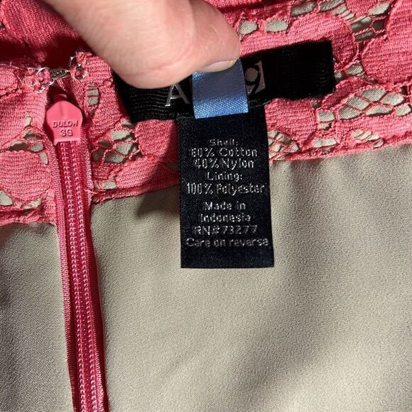 Apt.9 Women's Pink Lace Overlay Beige Lined Back Zip Vented Pencil Skirt Size 16 - Picture 3 of 6